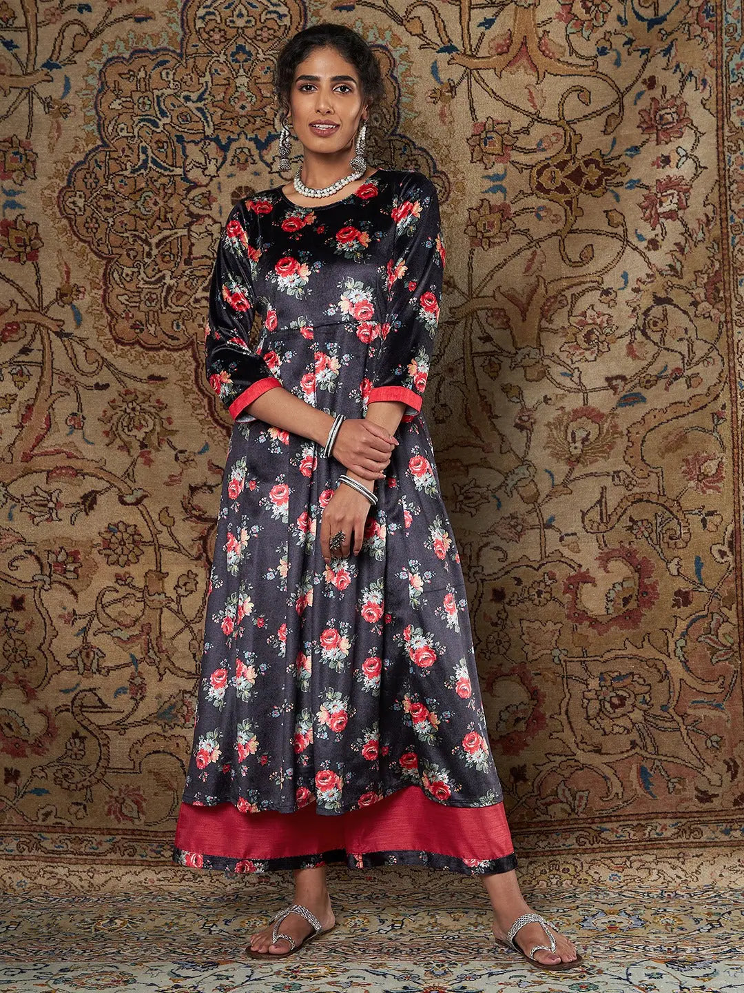 Women Navy Floral Velvet Kurta With Palazzo Pants